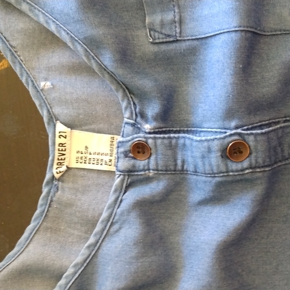 Forever 21, V neck soft tank w/spaghetti straps, buttons in front, & sleeveless - Picture 4 of 4